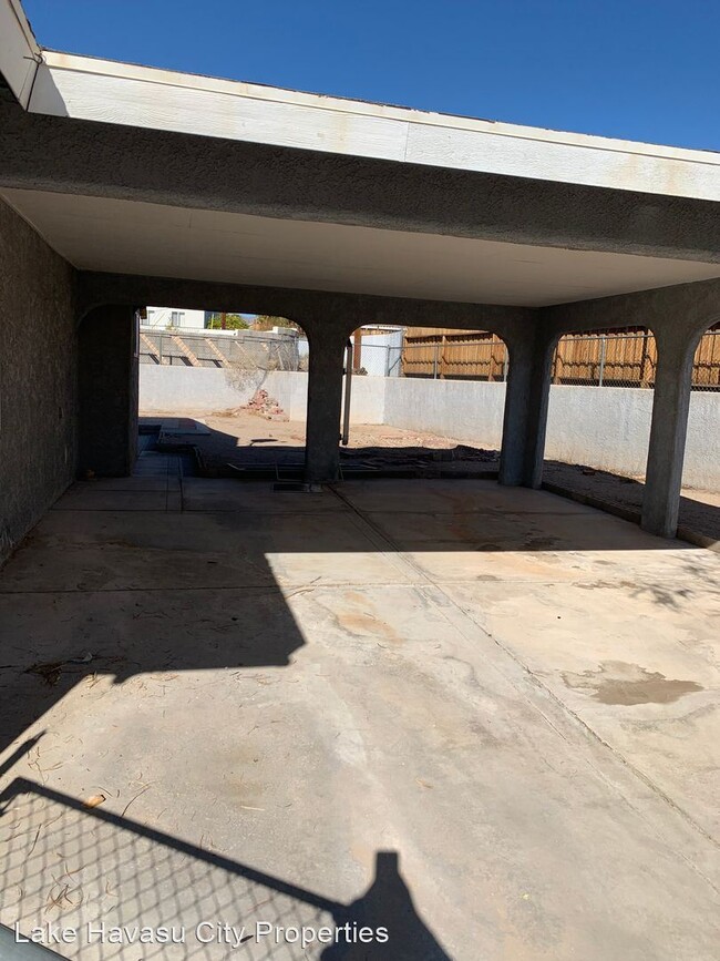 900 Thunderbolt Ave in Lake Havasu City, AZ - Building Photo - Building Photo