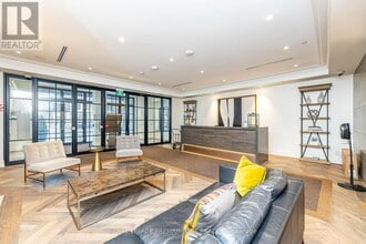 571 Prince Edward Dr N in Toronto, ON - Building Photo - Building Photo