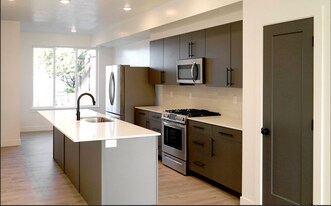 2061 S Main St in Bountiful, UT - Building Photo