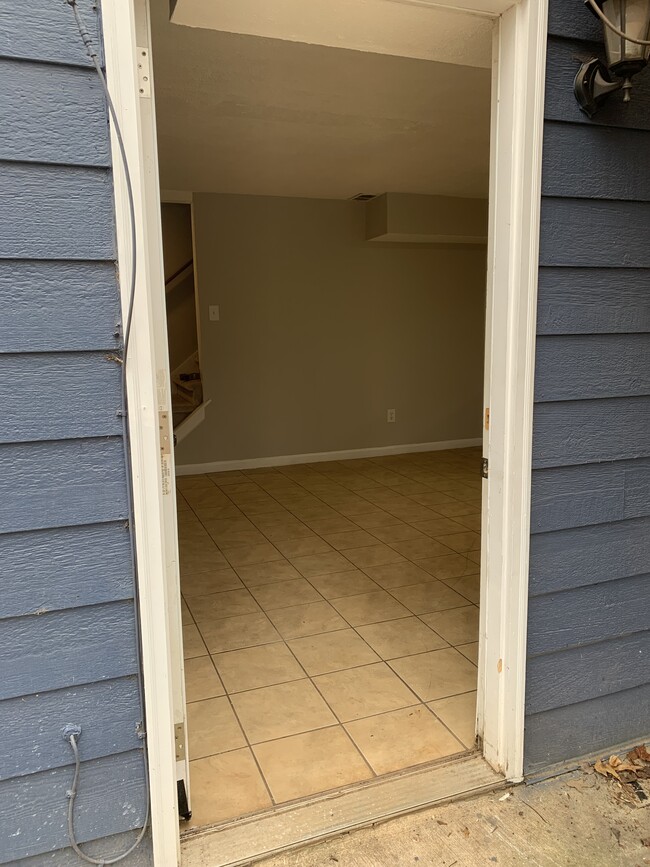 1868 Stonebrook Way, Unit 2 bd basement apartment in Lawrenceville, GA - Building Photo - Building Photo