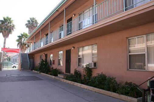 Locust Apartments in Long Beach, CA - Foto de edificio