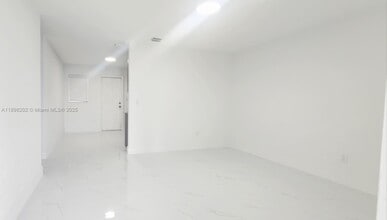 2240 NW 18th St in Miami, FL - Building Photo - Building Photo