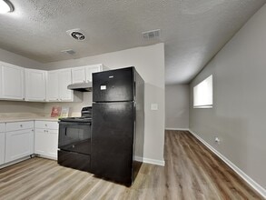 2318 Burpee Dr W in Jacksonville, FL - Building Photo - Building Photo