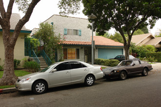 241 Kenwood St in Glendale, CA - Building Photo - Building Photo