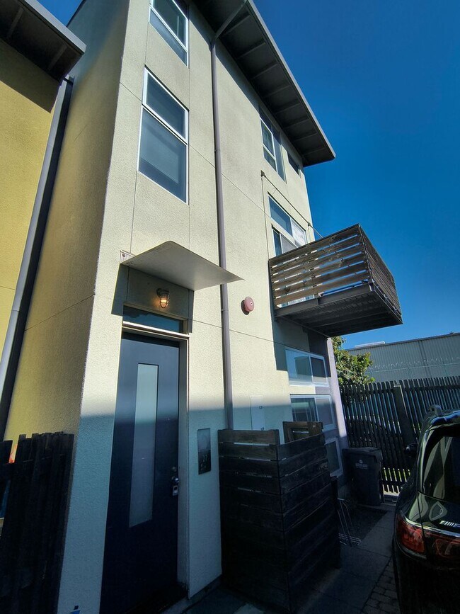 27 Moss Ln in Oakland, CA - Building Photo - Building Photo