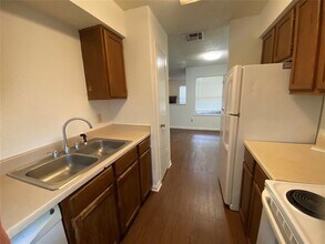 8704 Schick Rd in Austin, TX - Building Photo - Building Photo