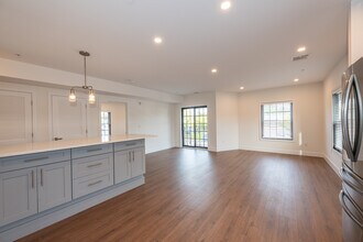 44 South St, Unit 1 in New Providence, NJ - Building Photo - Building Photo