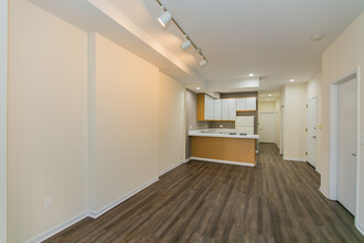 2258 N Clark St, Unit 2 in Chicago, IL - Building Photo - Building Photo