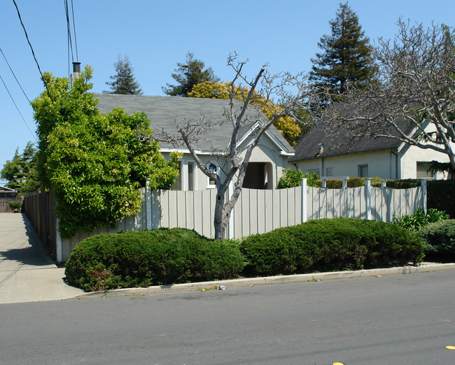 616 N Claremont St in San Mateo, CA - Building Photo - Building Photo