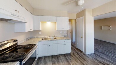 335 Ruskin Dr, Unit D in Colorado Springs, CO - Building Photo - Building Photo