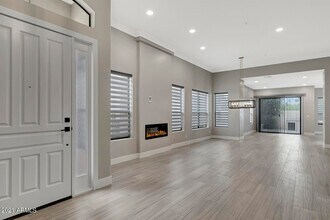 7525 E Gainey Ranch Rd in Scottsdale, AZ - Building Photo - Building Photo