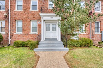 177 36th St NE, Unit 4 in Washington, DC - Building Photo - Building Photo