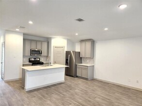 318 Serena Pk Ln in Rosharon, TX - Building Photo - Building Photo