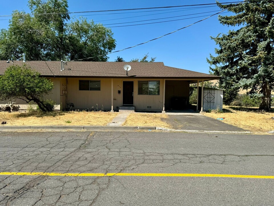 815 Lytton St in Klamath Falls, OR - Building Photo