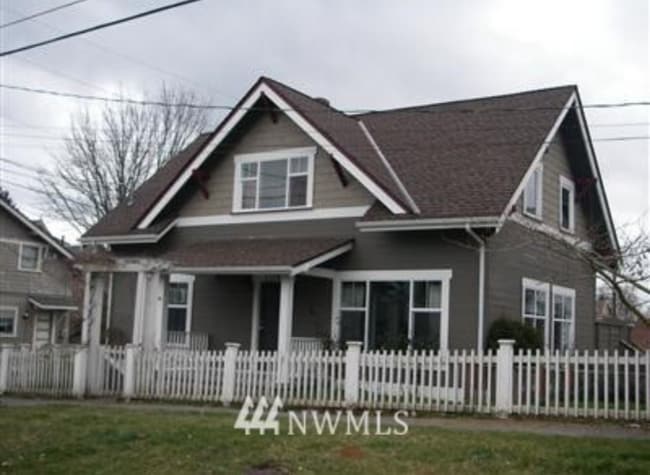 property at 1118 N 8th St