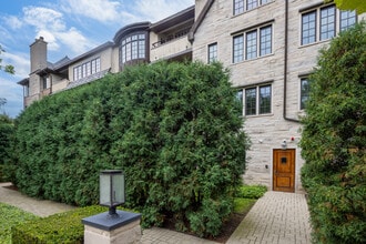 1600 Green Bay Rd in Highland Park, IL - Building Photo - Building Photo