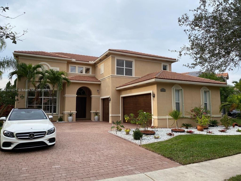 8841 Cobblestone Point Cir in Boynton Beach, FL - Foto de edificio