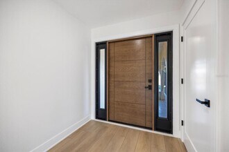 470 Leger Dr in Nokomis, FL - Building Photo - Building Photo