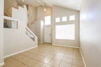 4501 Bradpoint Dr in Las Vegas, NV - Foto de edificio - Building Photo