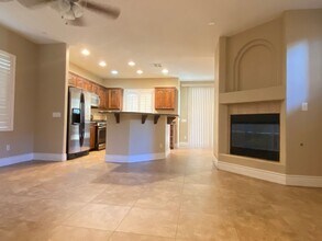 95 Broken Putter Way in Las Vegas, NV - Foto de edificio - Building Photo