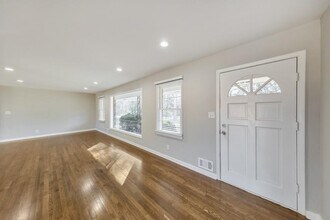 909 Rosedale Dr in Marietta, GA - Building Photo - Building Photo