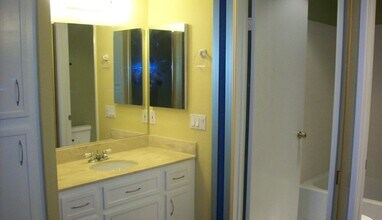 13104 Wimberly Sq, Unit 68 in San Diego, CA - Building Photo - Building Photo