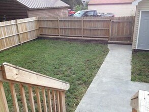 1093 25th Ave SE in Minneapolis, MN - Building Photo - Building Photo