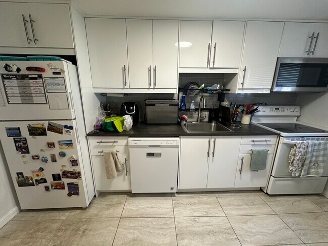 36 Bryon Rd, Unit 1 in Boston College, MA - Building Photo - Building Photo
