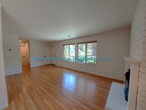 1121 Sutherland Ln in Capitola, CA - Building Photo - Building Photo