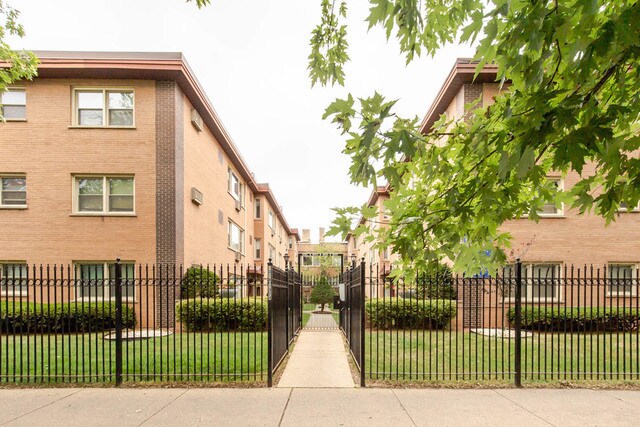 1322 W Lunt Ave in Chicago, IL - Building Photo
