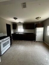 104 W Mansfield Ave in Pontiac, MI - Building Photo - Building Photo