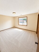 3271 Ansborough Ave in Waterloo, IA - Building Photo - Building Photo