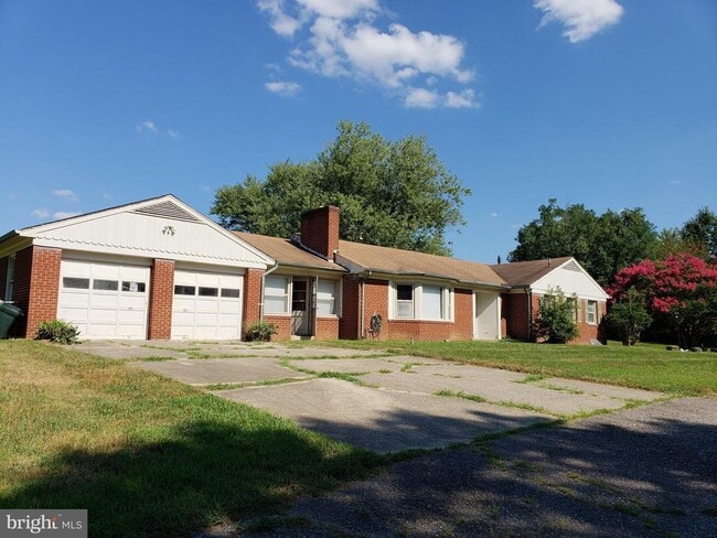 7300 Temple Hill Rd in Temple Hills, MD - Building Photo - Building Photo