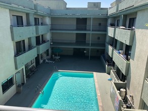 Regency Apartments in Van Nuys, CA - Building Photo - Building Photo