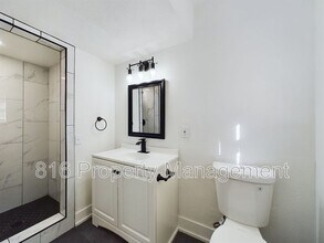 8600 Countryshire Ln in Kansas City, MO - Building Photo - Building Photo