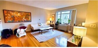 573 Washington St, Unit 19 in Brookline, MA - Building Photo