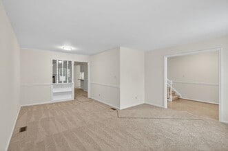 39 W Wainwright Dr in Poquoson, VA - Building Photo - Building Photo