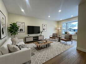 2531 Cavendish Dr in Burlington, ON - Building Photo