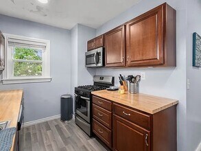 51 Wallingford Rd in Brighton, MA - Foto de edificio - Building Photo