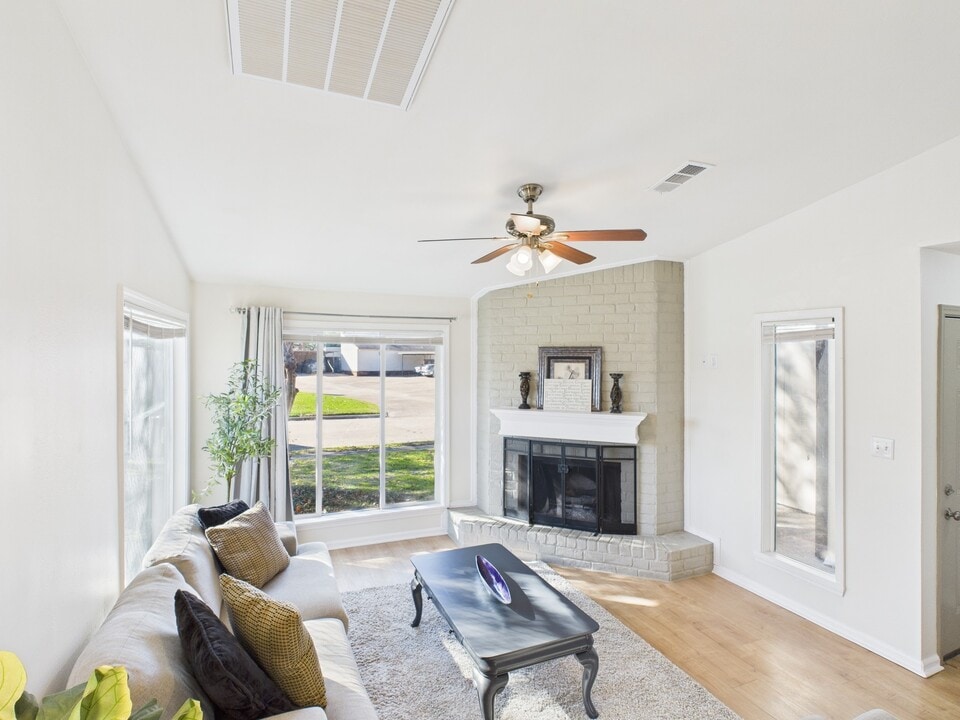 7836 Bateman Ln in Houston, TX - Building Photo