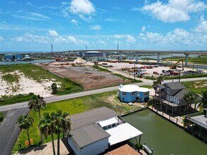 24 Kingfish Ln in Freeport, TX - Building Photo - Building Photo