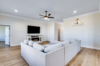 104 Claystone Rd in Youngsville, LA - Building Photo - Building Photo