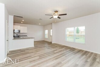 10615 Lost aples Dr in Cleveland, TX - Building Photo - Building Photo