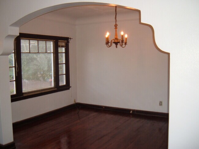 128 Falcon Ave in Long Beach, CA - Building Photo - Building Photo