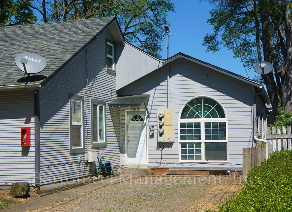 2217-2221 Lee St SE in Salem, OR - Foto de edificio