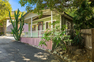 Sierra Bungalows in Sierra Madre, CA - Foto de edificio - Building Photo