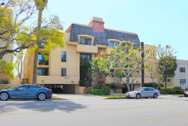 Montana Apartments in Los Angeles, CA - Building Photo - Building Photo