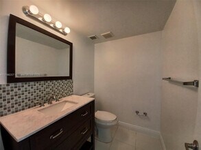 16740 NE 9th Ave in North Miami Beach, FL - Building Photo - Building Photo