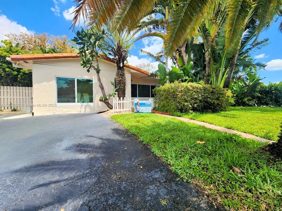 7509 Arthur St in Hollywood, FL - Building Photo