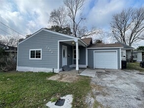 2508 S Texas Ave in Pearland, TX - Foto de edificio - Building Photo